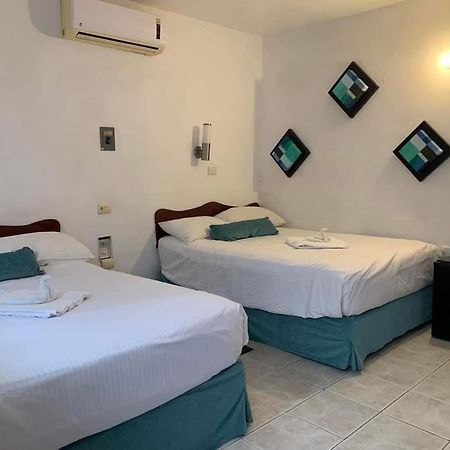 Hotel Hermanos Aguilar โกซูเมล ภายนอก รูปภาพ