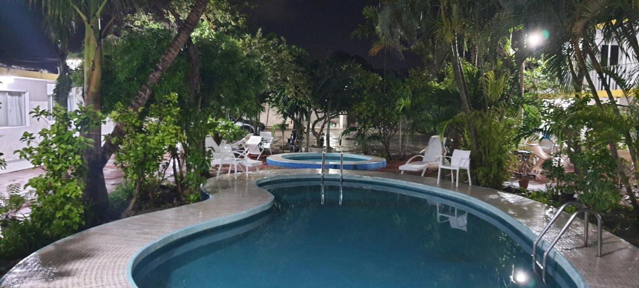 Hotel Hermanos Aguilar โกซูเมล ภายนอก รูปภาพ